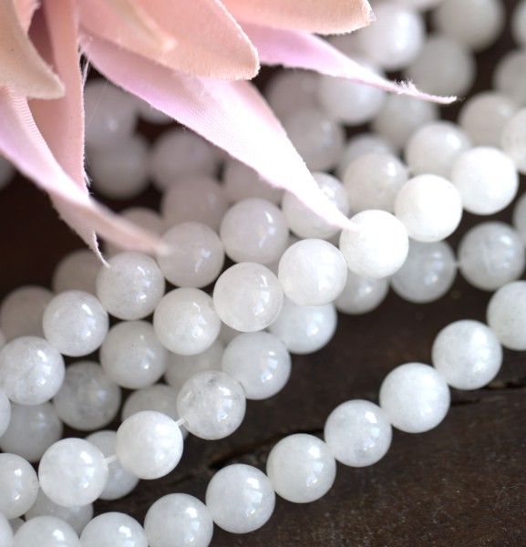 Natürlicher weißer Jade Perlenstrang 8 mm rund glatt glänzend (ca. 45 Perlen / ca. 37,5 cm Länge)