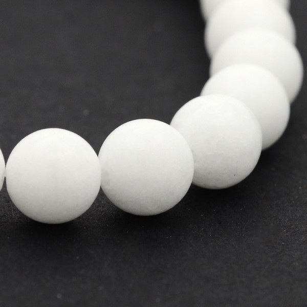 Glasperlen opak 8 mm weiß rund glatt glänzend (ca. 48 Perlen / ca. 38,5 cm Länge)