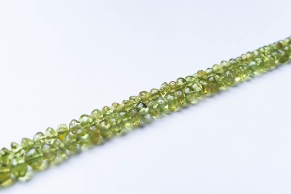Peridot Perlenstrang unregelmäßige Rondelle 4-5 x 2-3 mm (ca. 34 cm Länge)