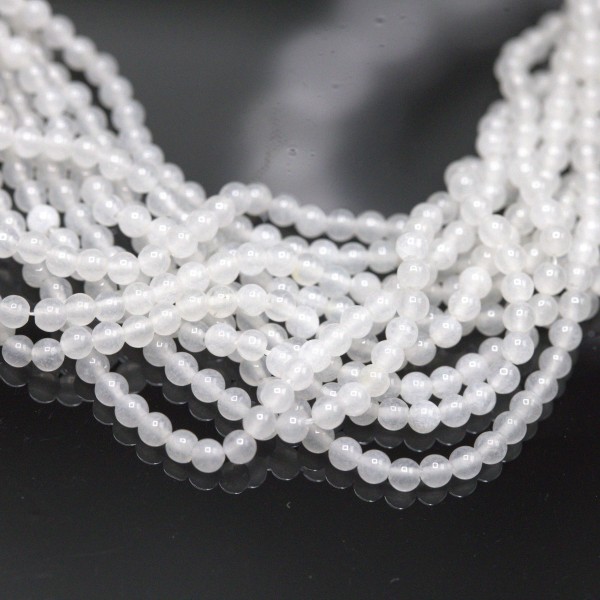 Natürlicher zierlicher weißer Jade Perlenstrang rund glatt 2 mm (ca. 184 Perlen / ca. 41,5 cm Länge)