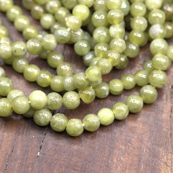 Idocrase Perlenstrang unregelmäßige runde Perlen 3 - 5 mm (ca. 34 cm Länge)